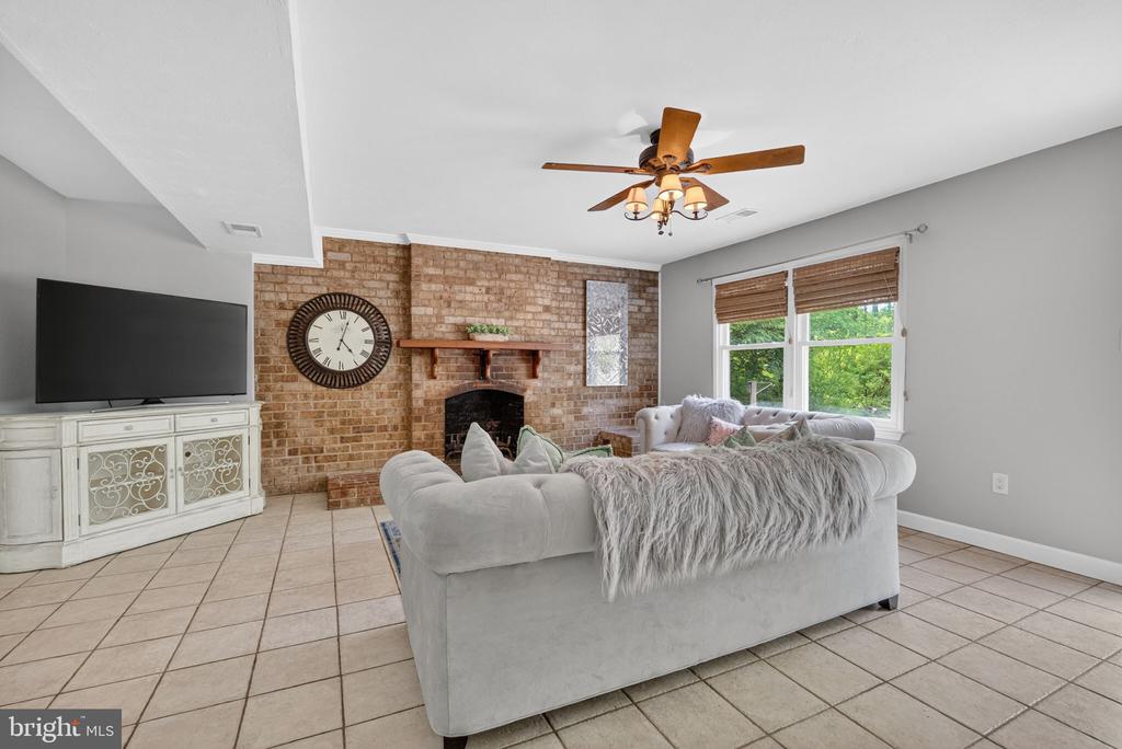 2211 DOCKSIDE COURT