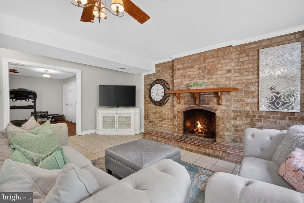 2211 DOCKSIDE COURT