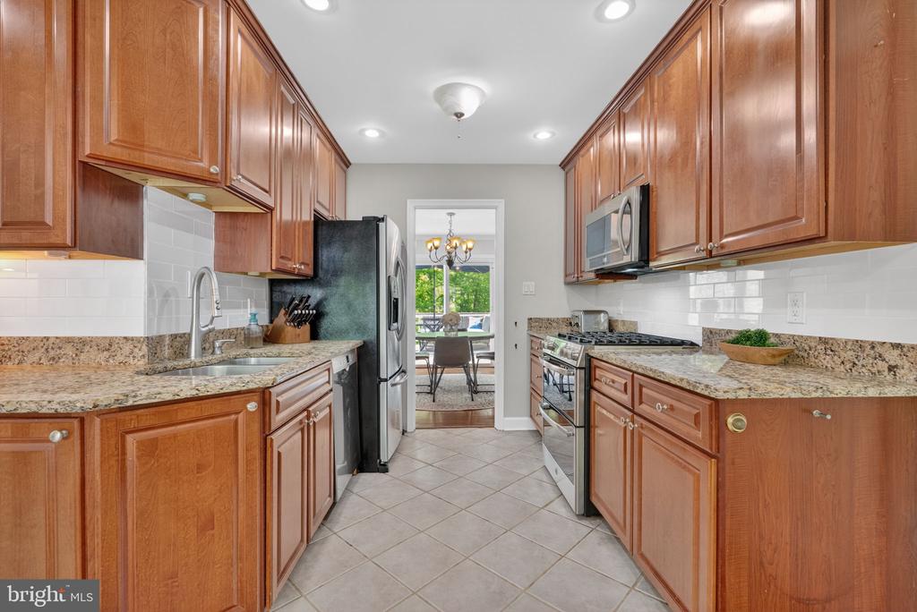 2211 DOCKSIDE COURT