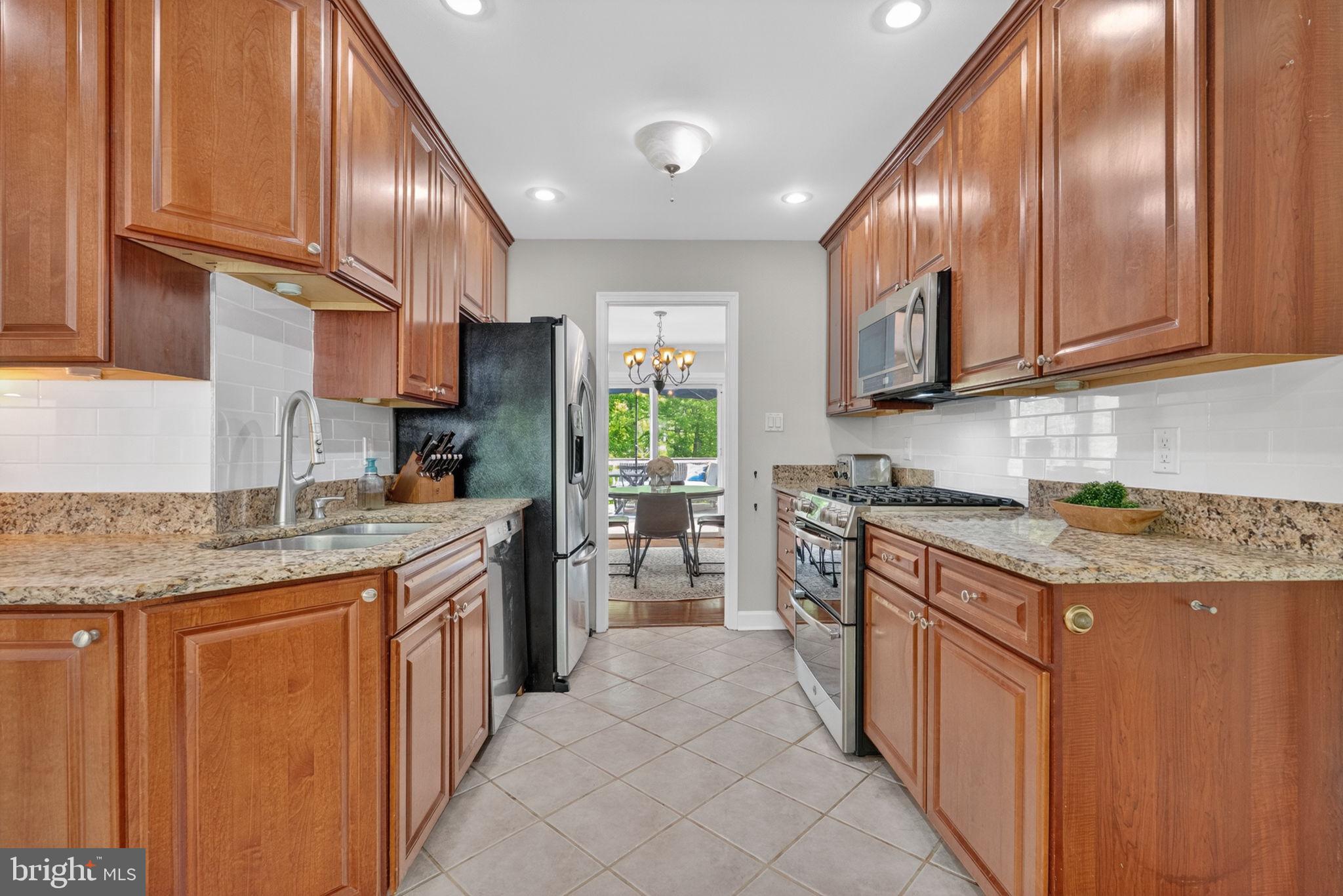 2211 DOCKSIDE COURT