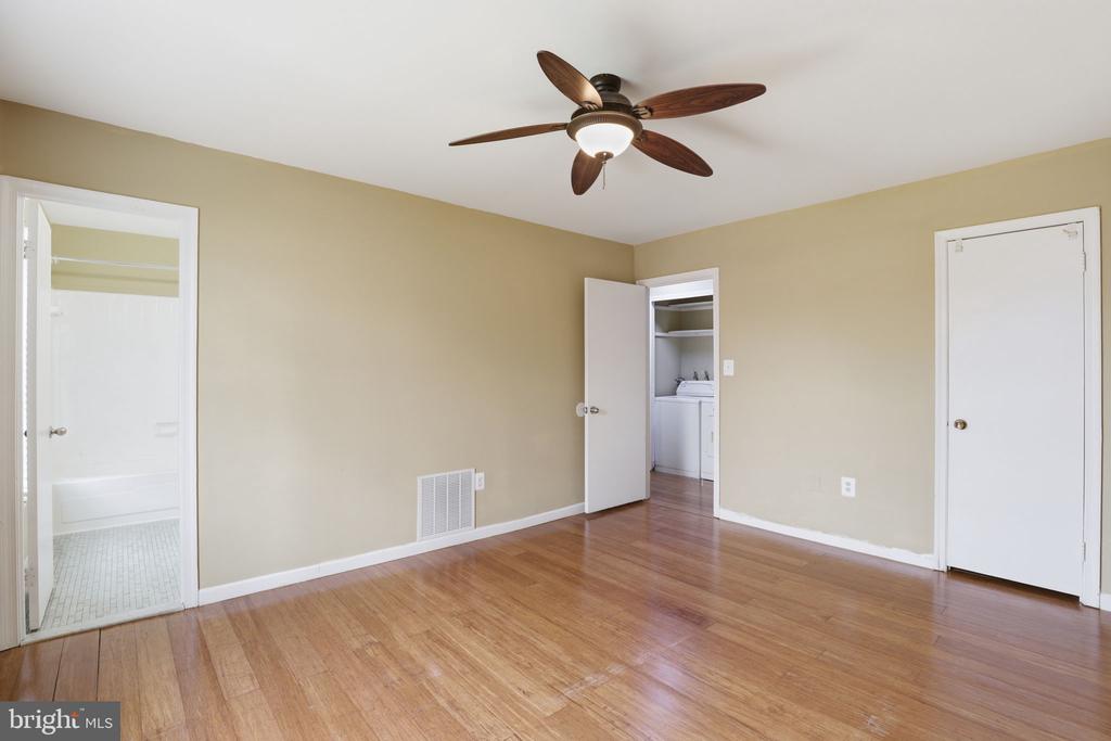 10107 HENRY COURT