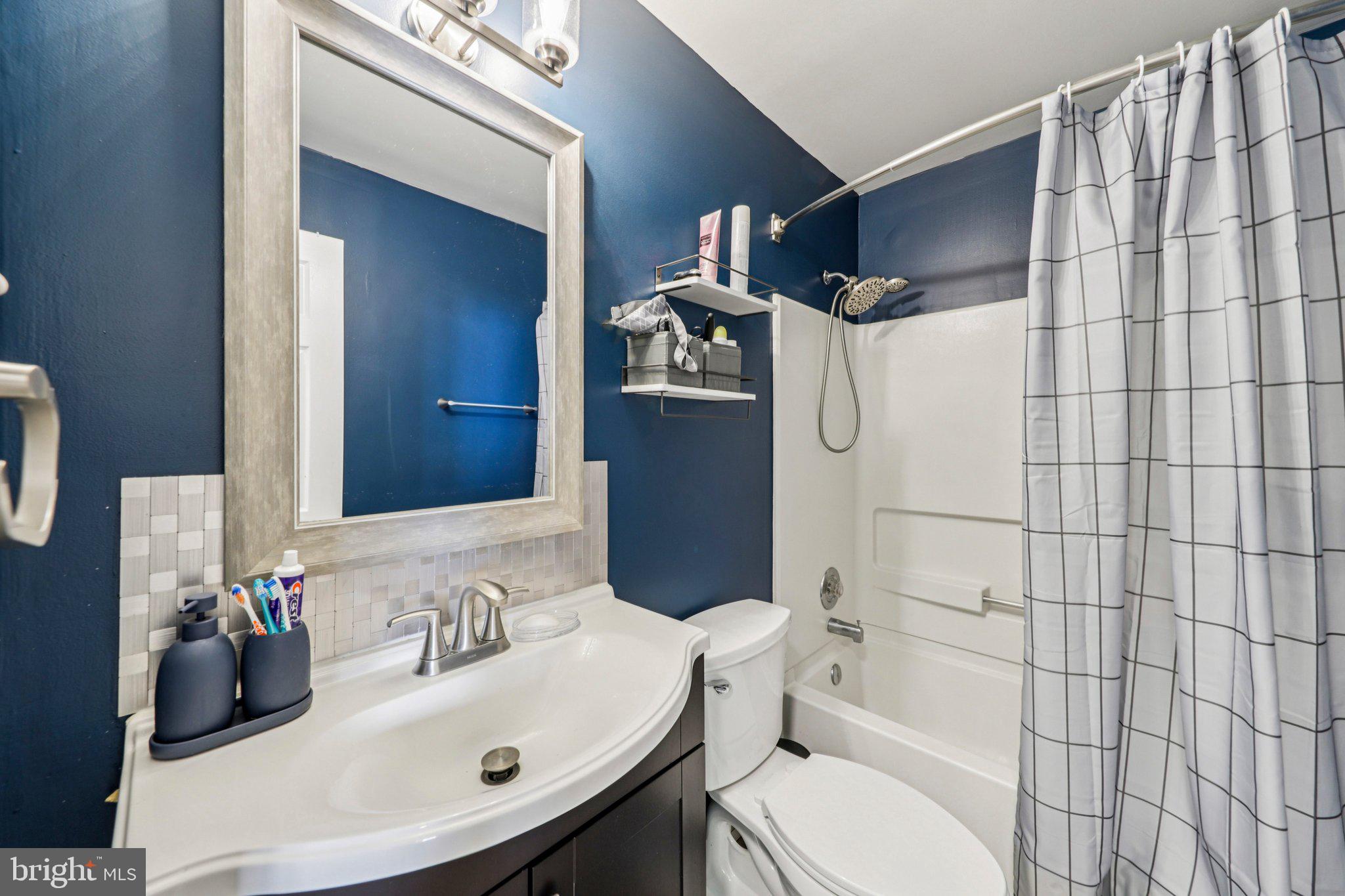 15301 WATERS EDGE COURT