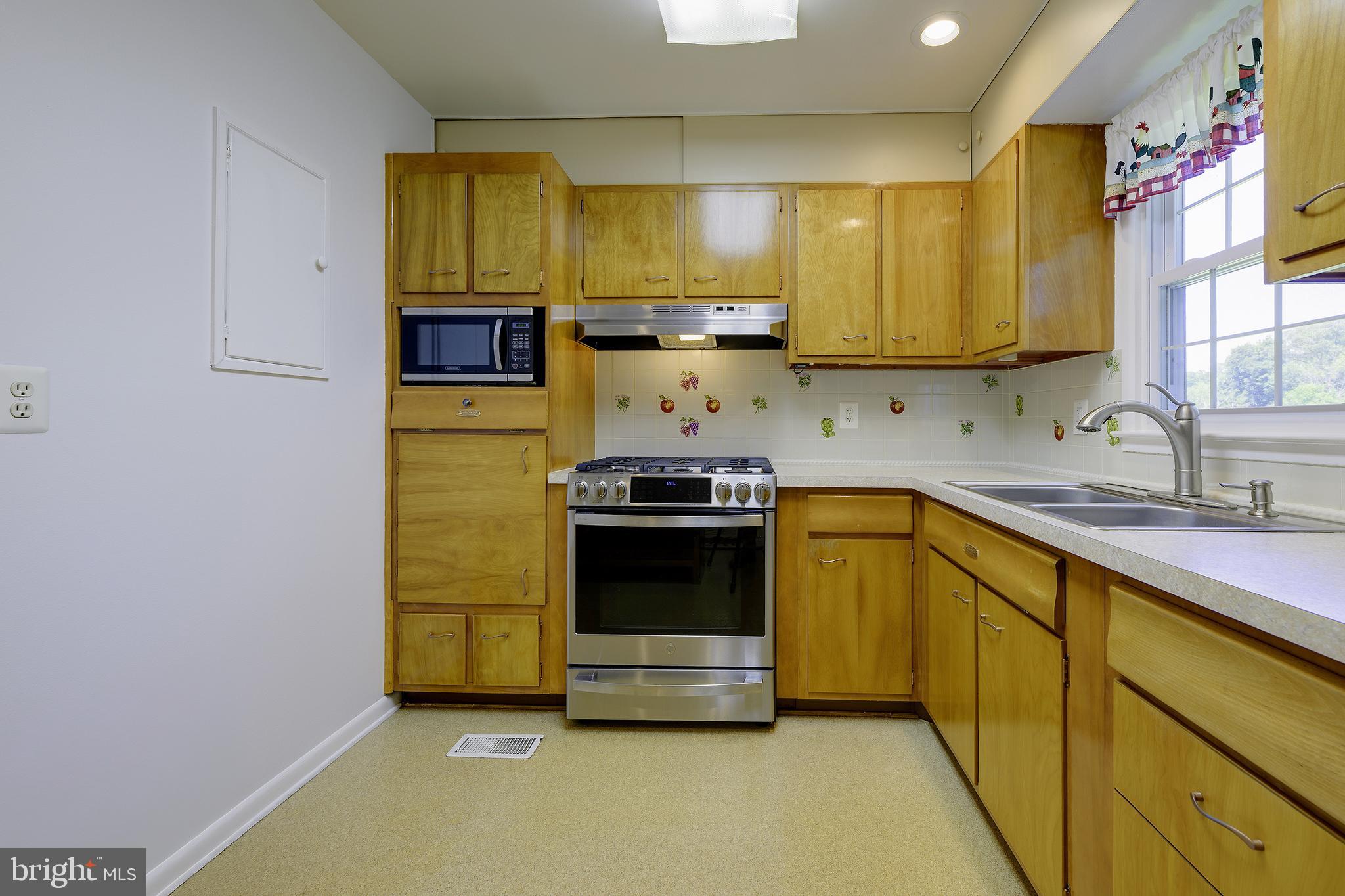 3891 DOMINION DRIVE