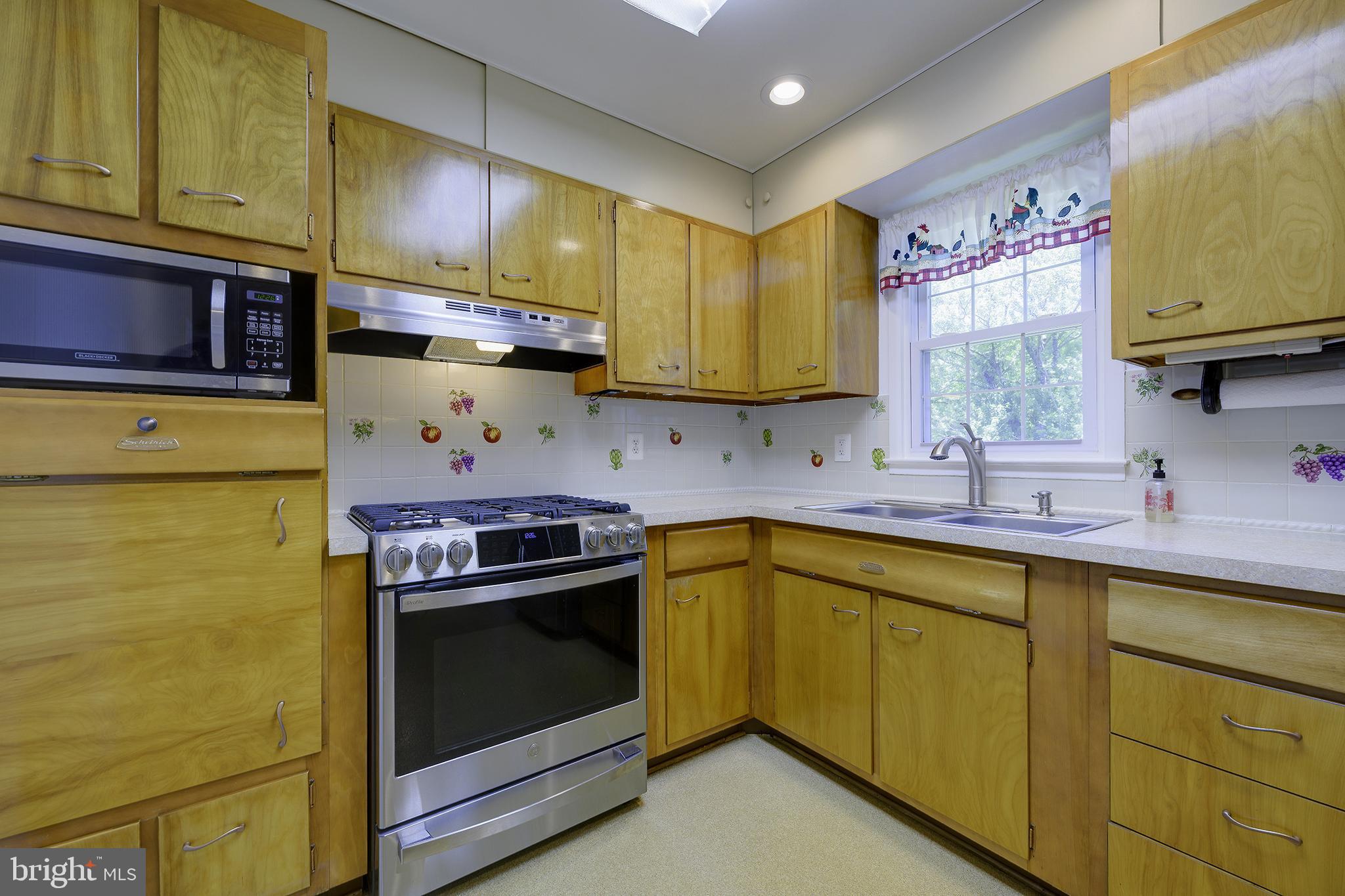 3891 DOMINION DRIVE