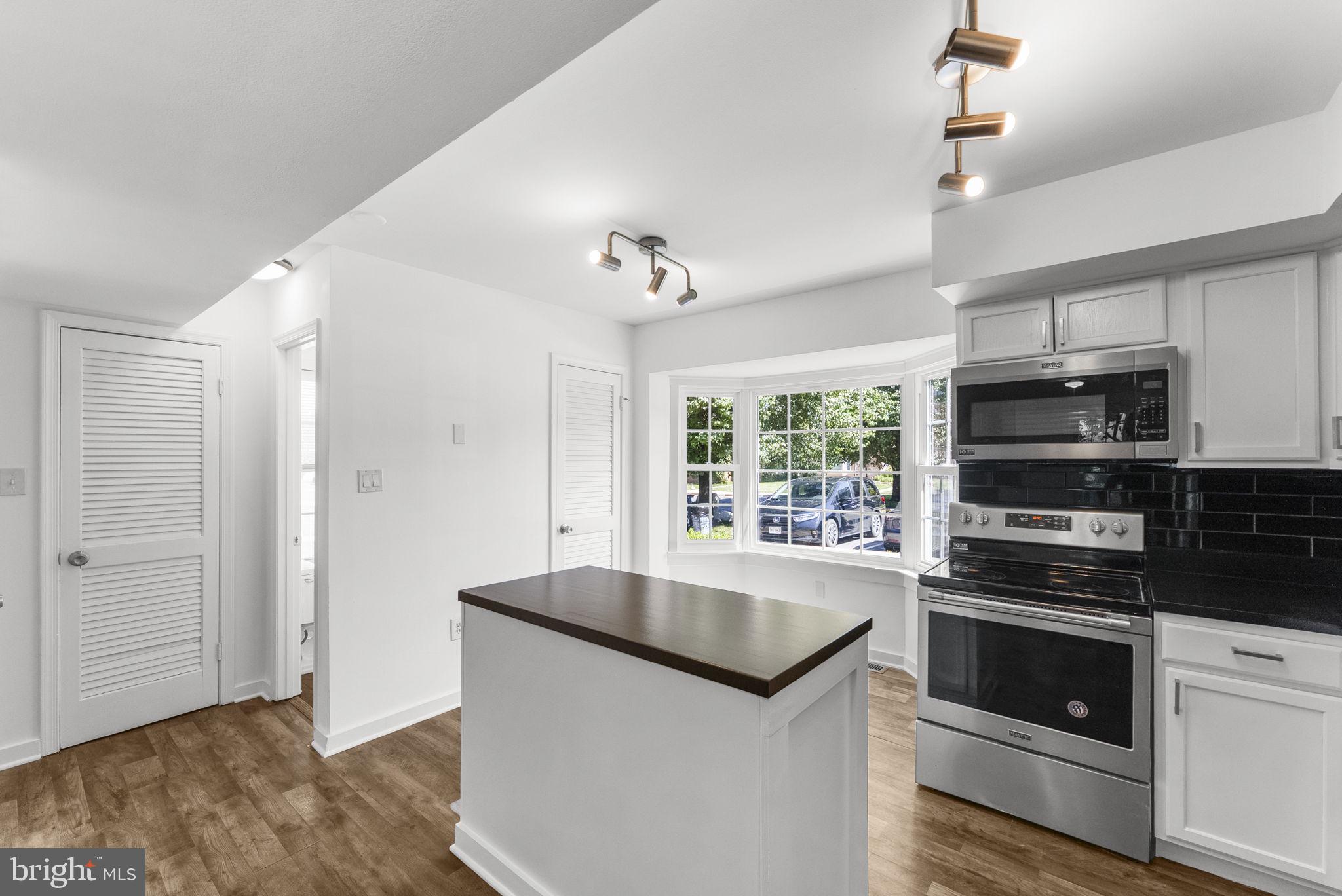 2857 BOWES LANE