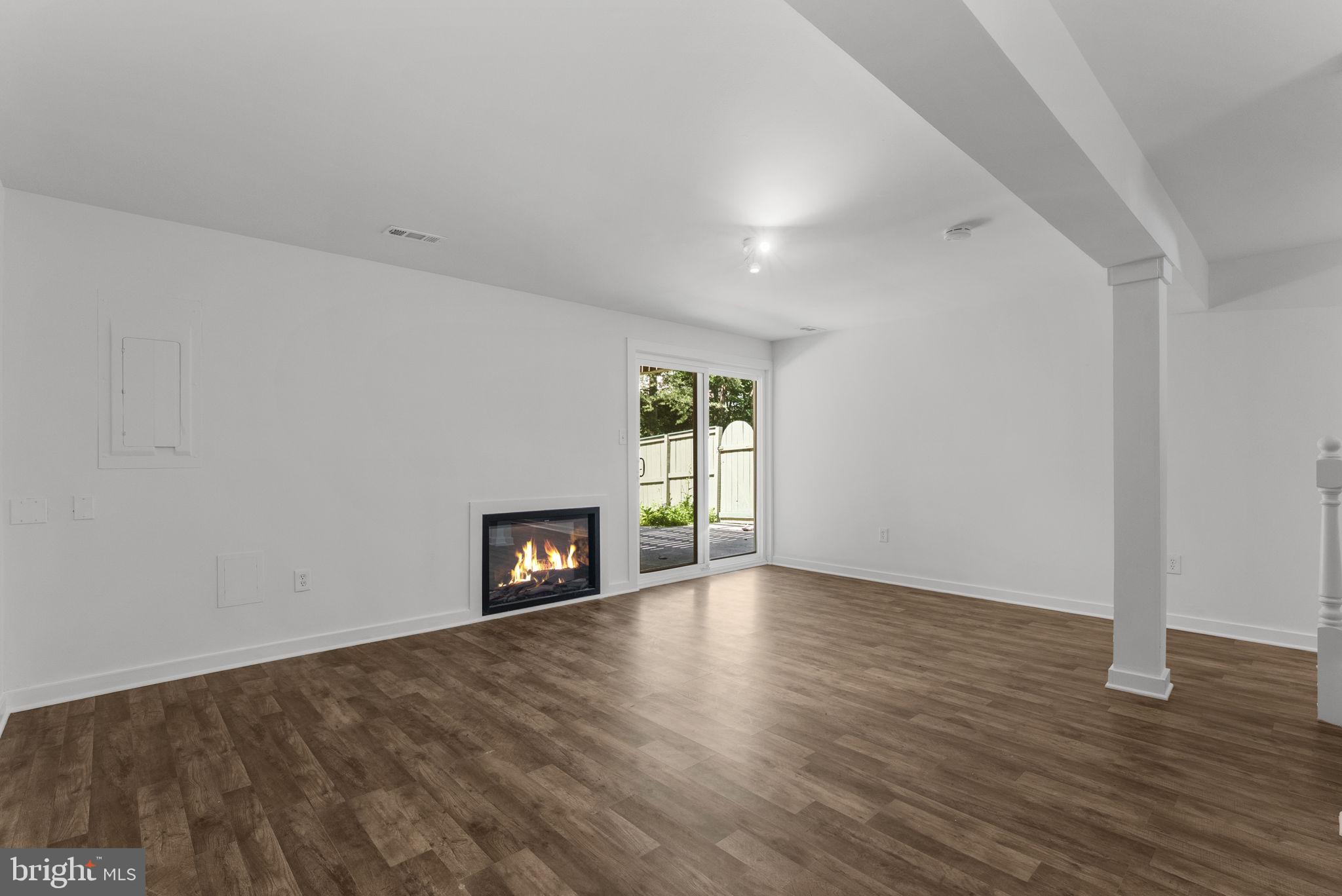 2857 BOWES LANE