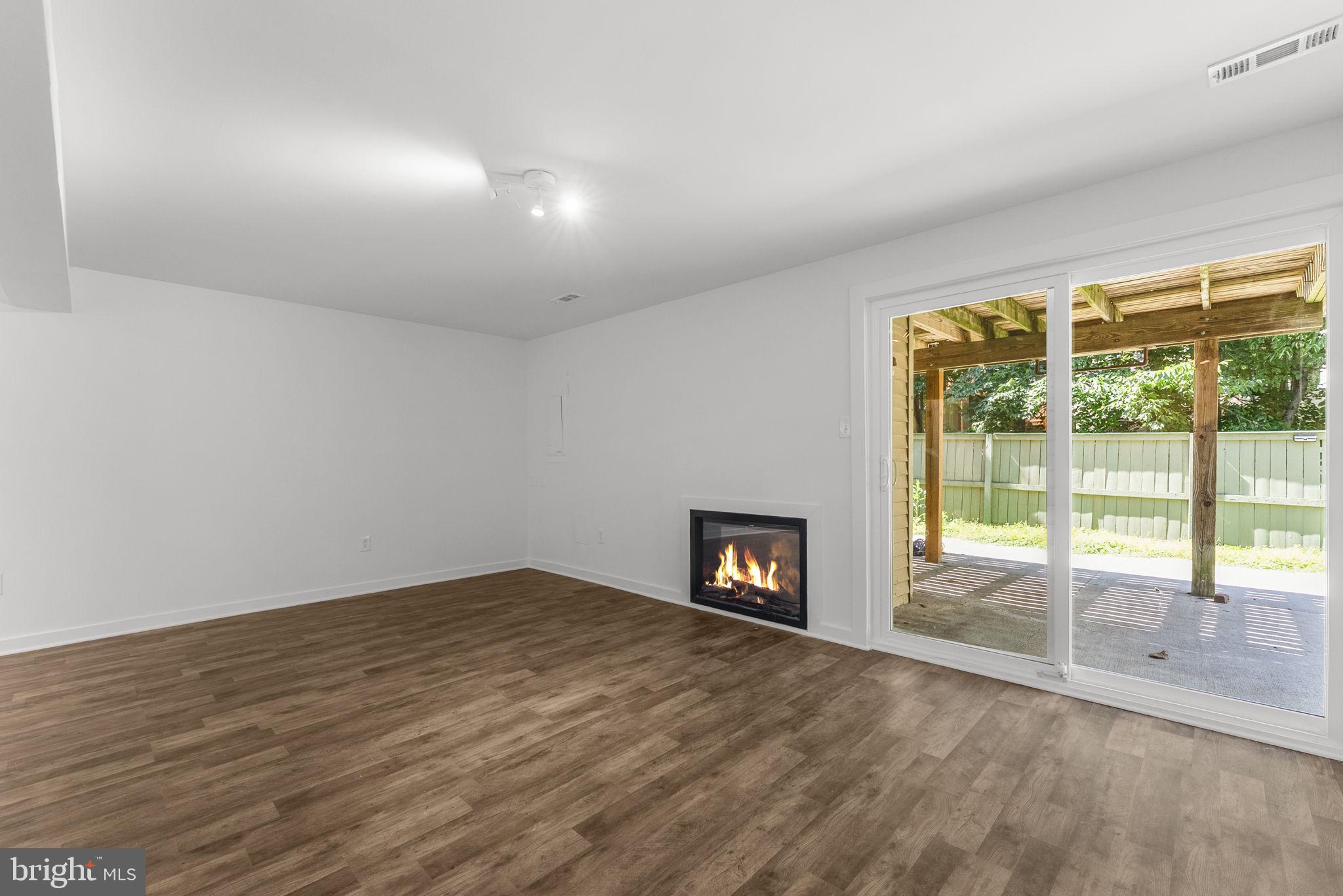 2857 BOWES LANE