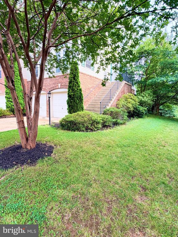 15925 GREYMILL MANOR DRIVE