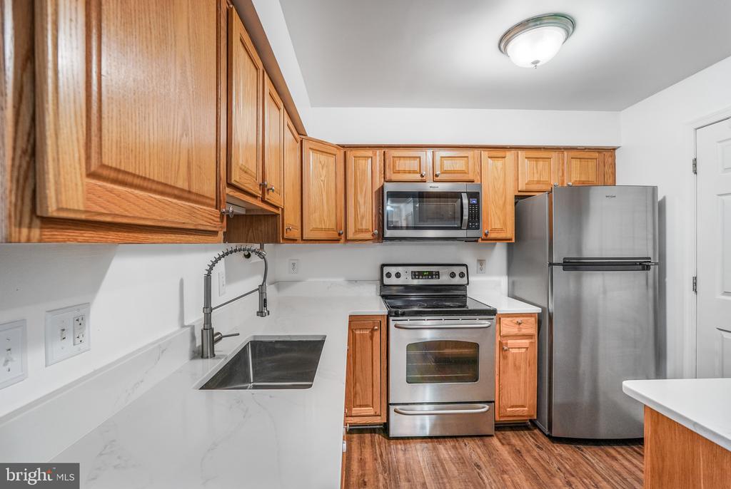 12322 WADSWORTH WAY Unit: 6