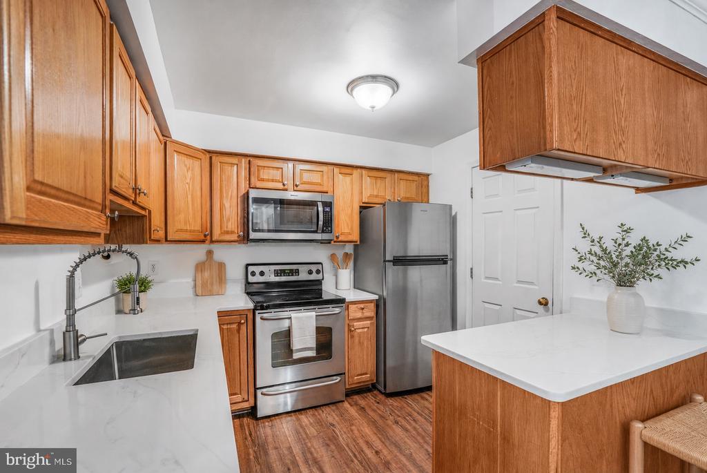 12322 WADSWORTH WAY Unit: 6