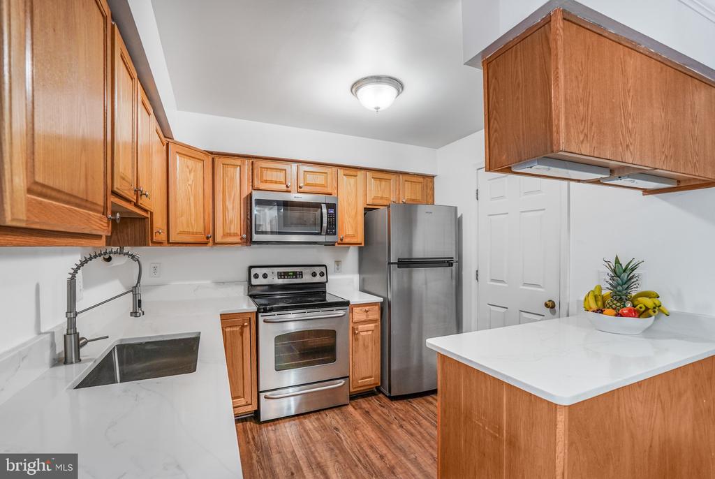 12322 WADSWORTH WAY Unit: 6