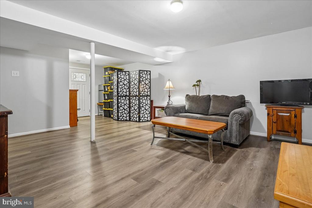 3637 FREEMONT PLACE