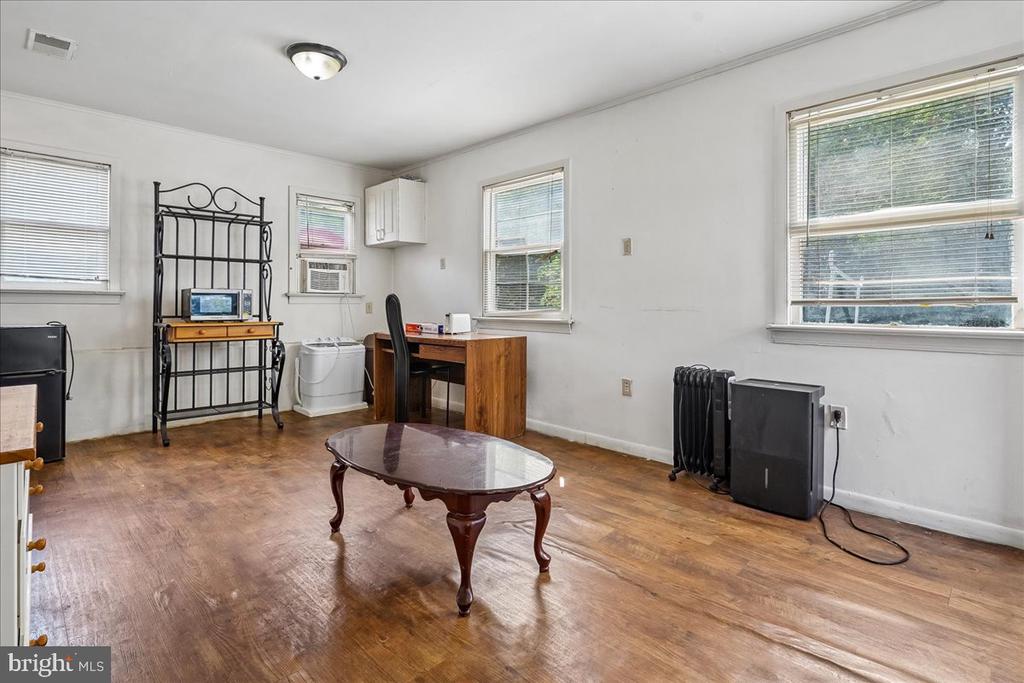 3637 FREEMONT PLACE