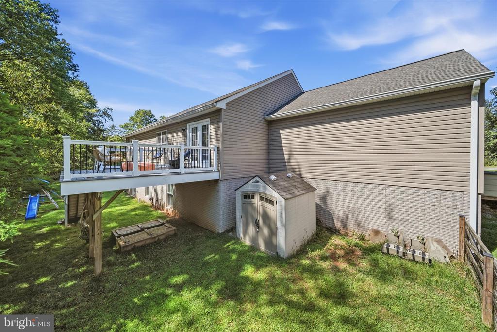 8513 OAKVIEW DRIVE