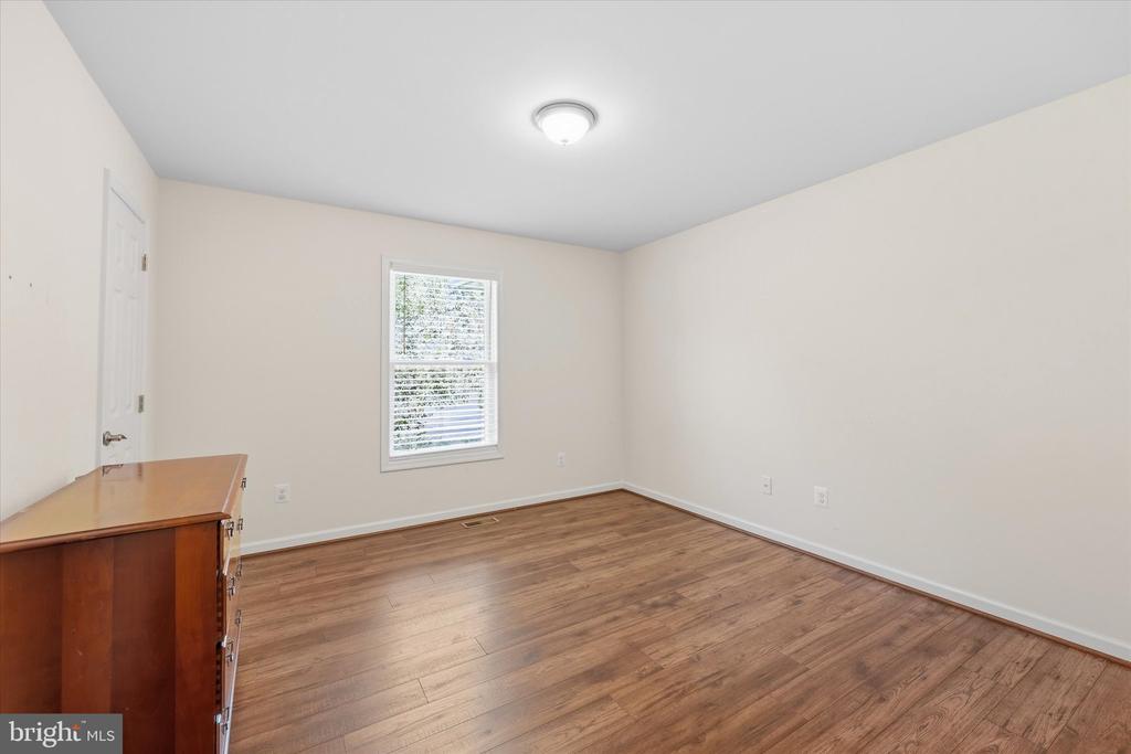 8513 OAKVIEW DRIVE