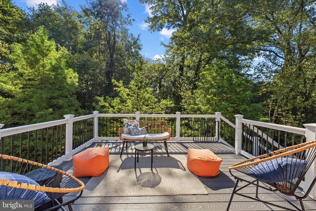 8513 OAKVIEW DRIVE
