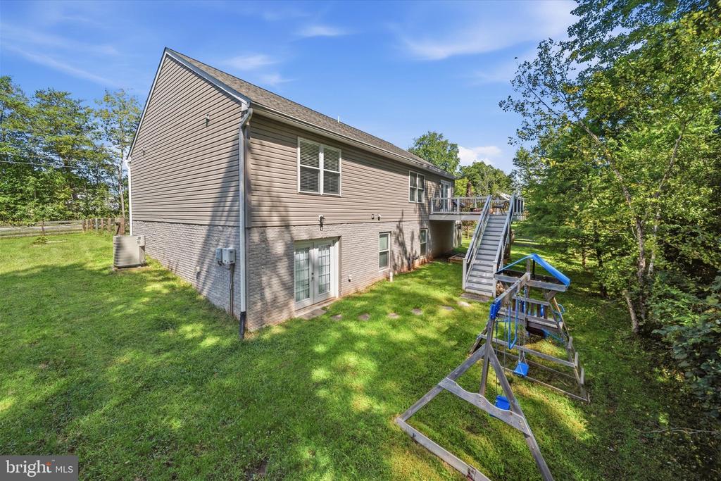 8513 OAKVIEW DRIVE