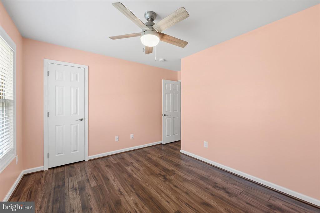 8513 OAKVIEW DRIVE