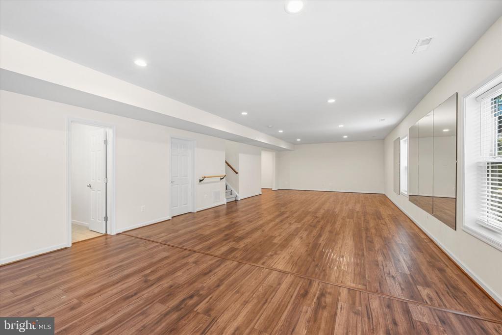 8513 OAKVIEW DRIVE