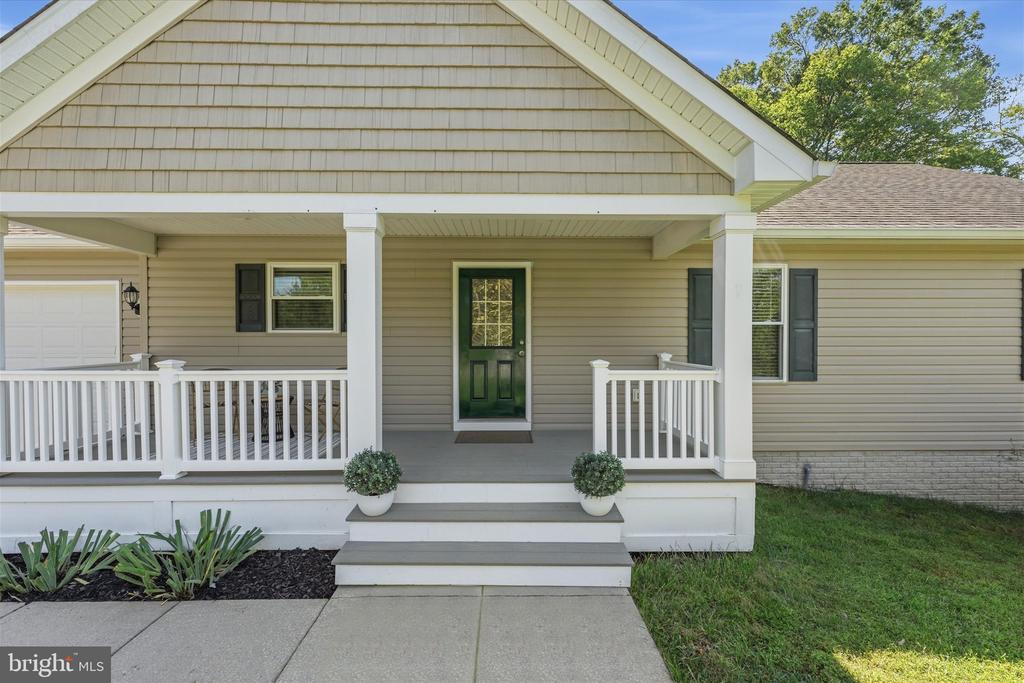 8513 OAKVIEW DRIVE