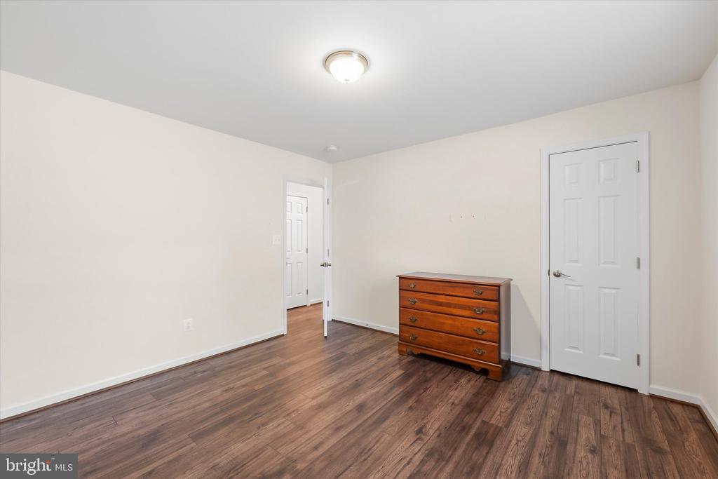 8513 OAKVIEW DRIVE