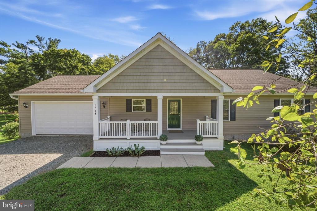 8513 OAKVIEW DRIVE