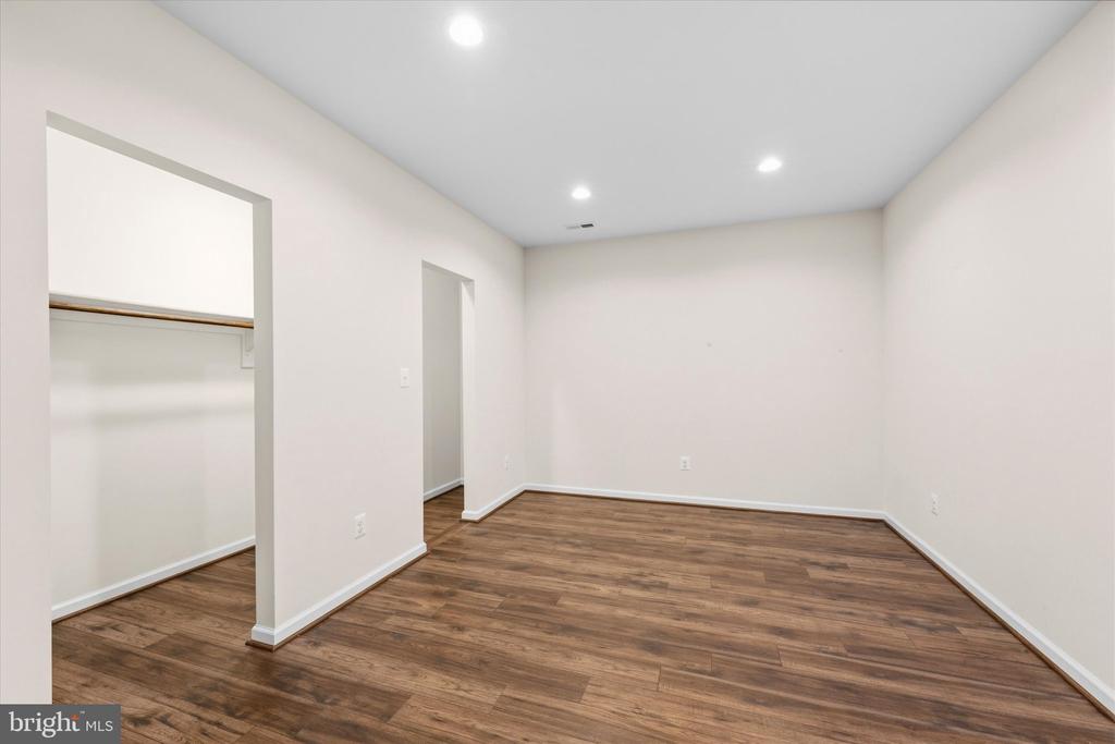 8513 OAKVIEW DRIVE