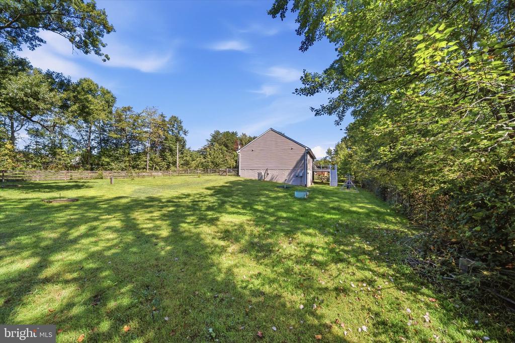 8513 OAKVIEW DRIVE