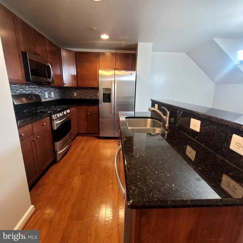 15214 ROSEMONT MANOR DRIVE
