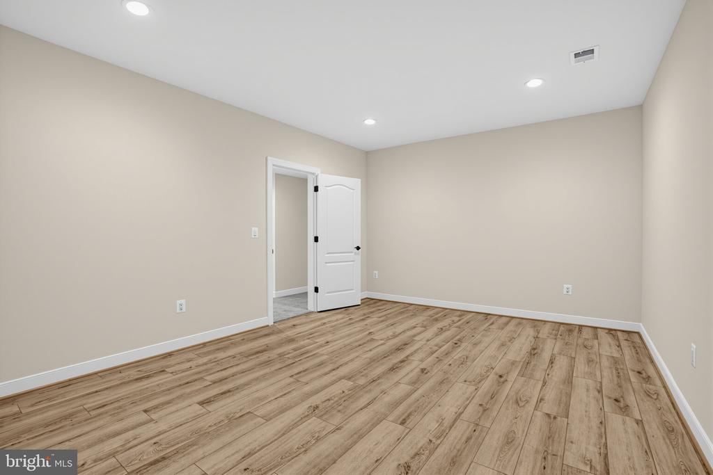 12221 PARKGATE DRIVE
