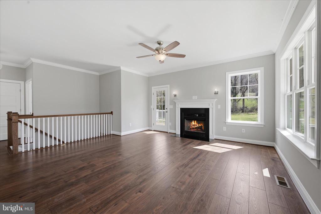11 SCENIC LANE