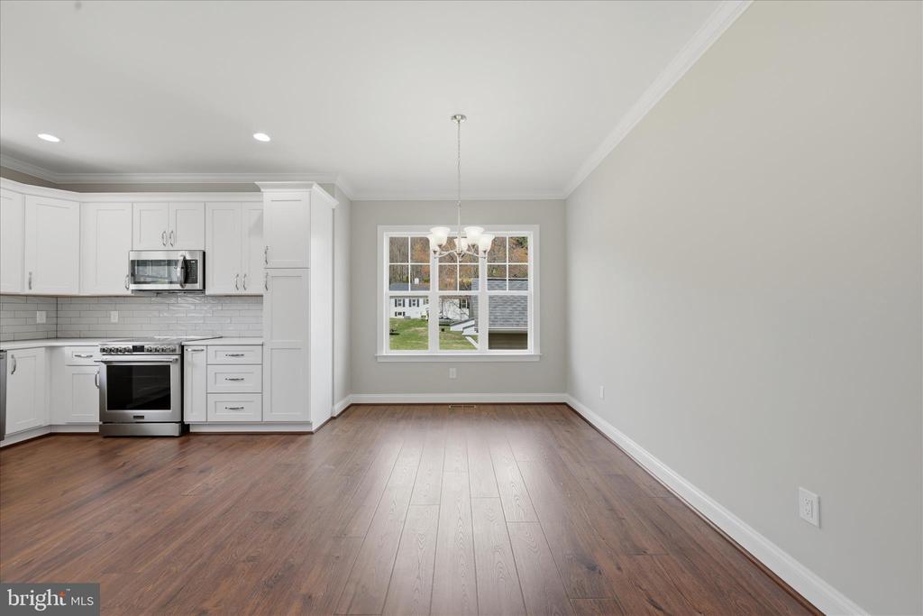 11 SCENIC LANE