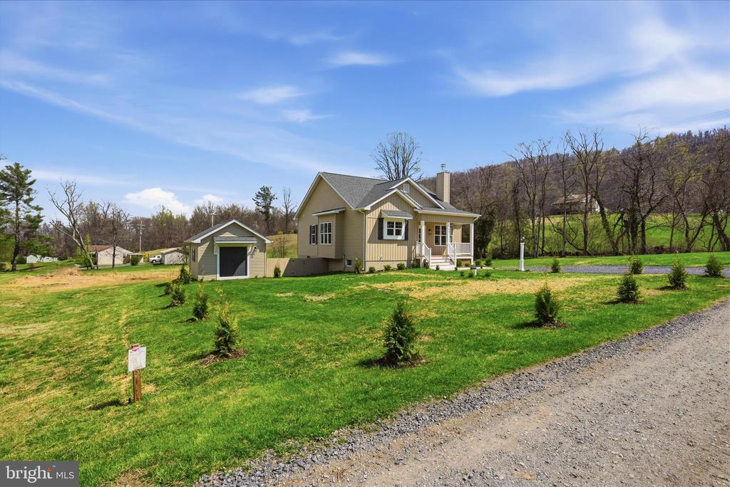 11 SCENIC LANE