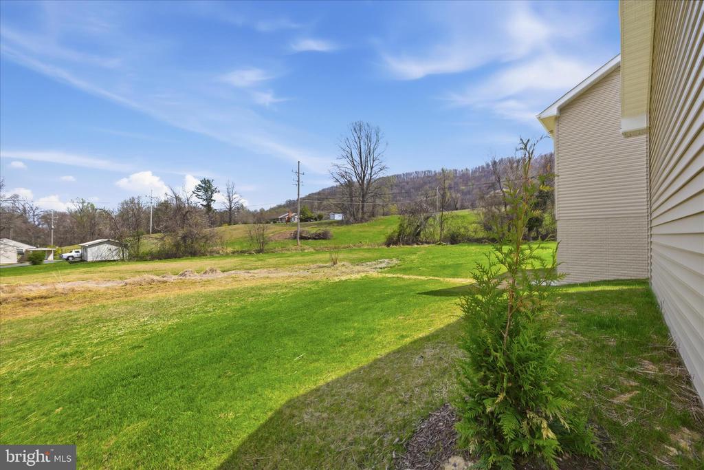 11 SCENIC LANE
