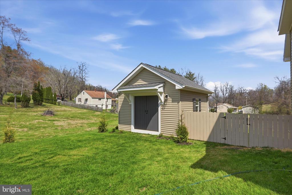 11 SCENIC LANE