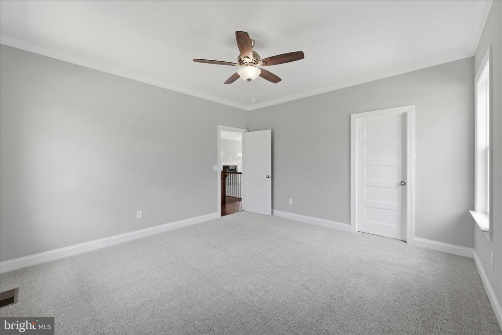 11 SCENIC LANE