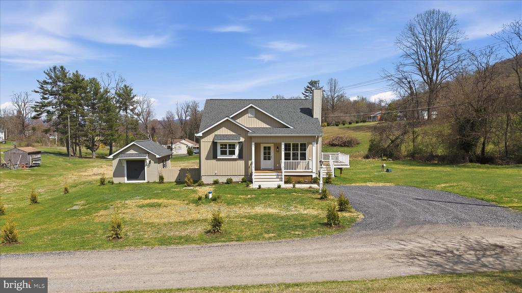 11 SCENIC LANE
