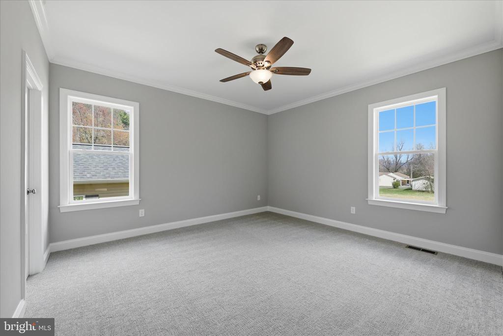 11 SCENIC LANE