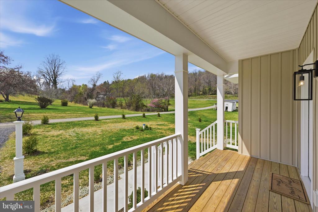 11 SCENIC LANE