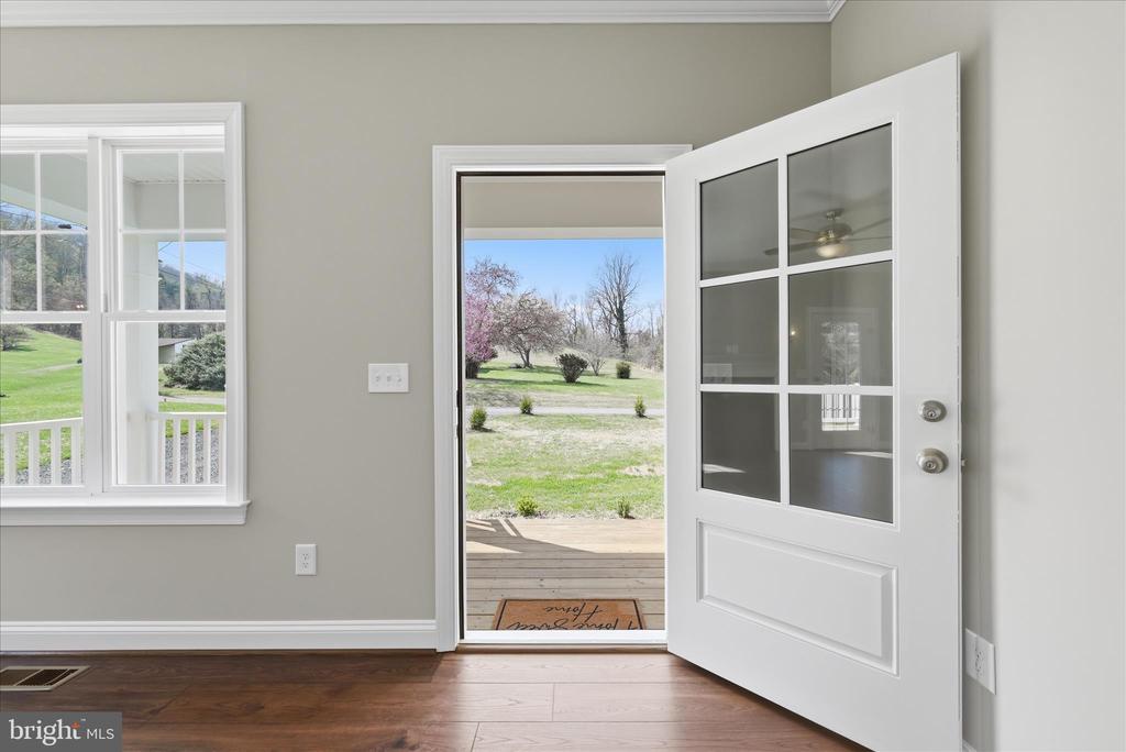 11 SCENIC LANE