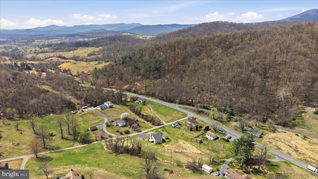 11 SCENIC LANE
