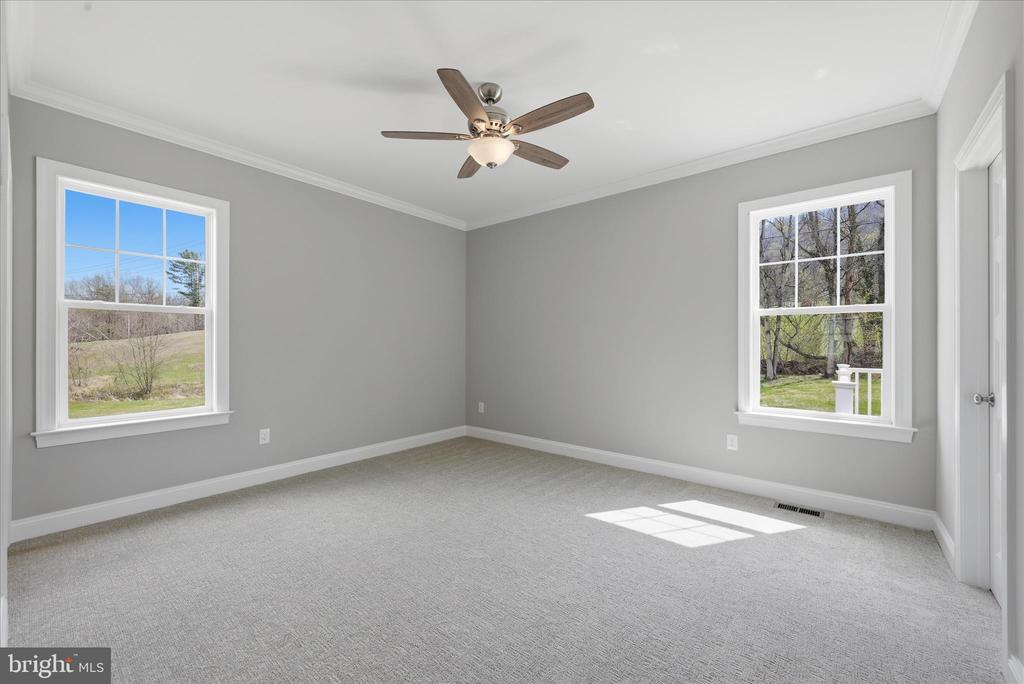11 SCENIC LANE