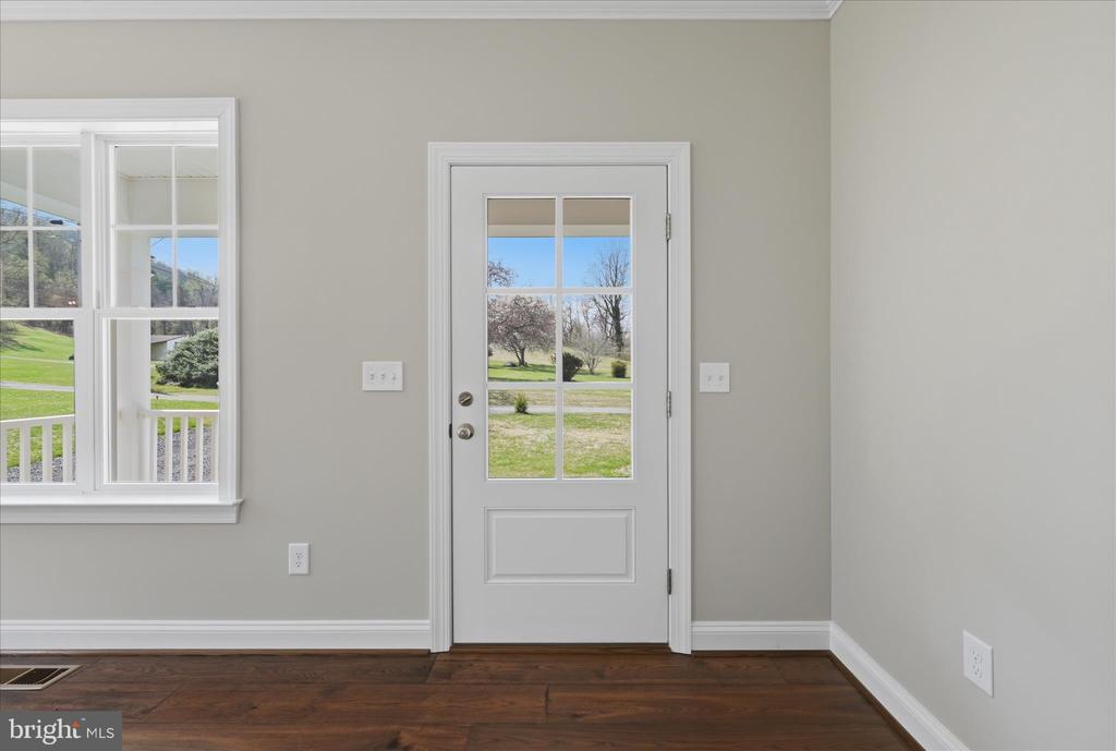 11 SCENIC LANE