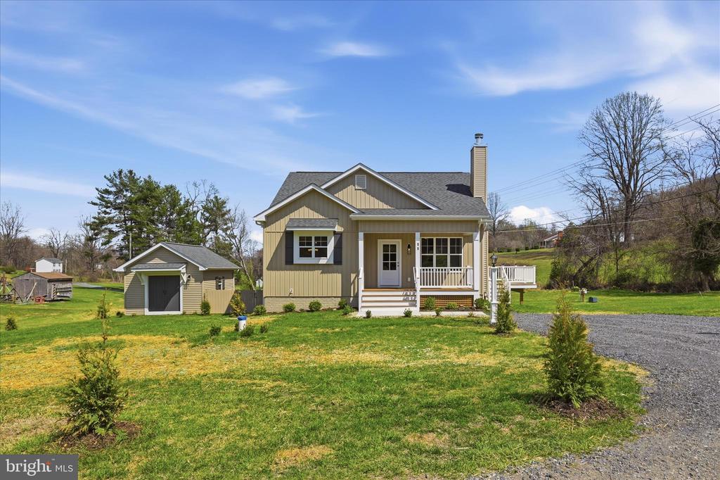11 SCENIC LANE