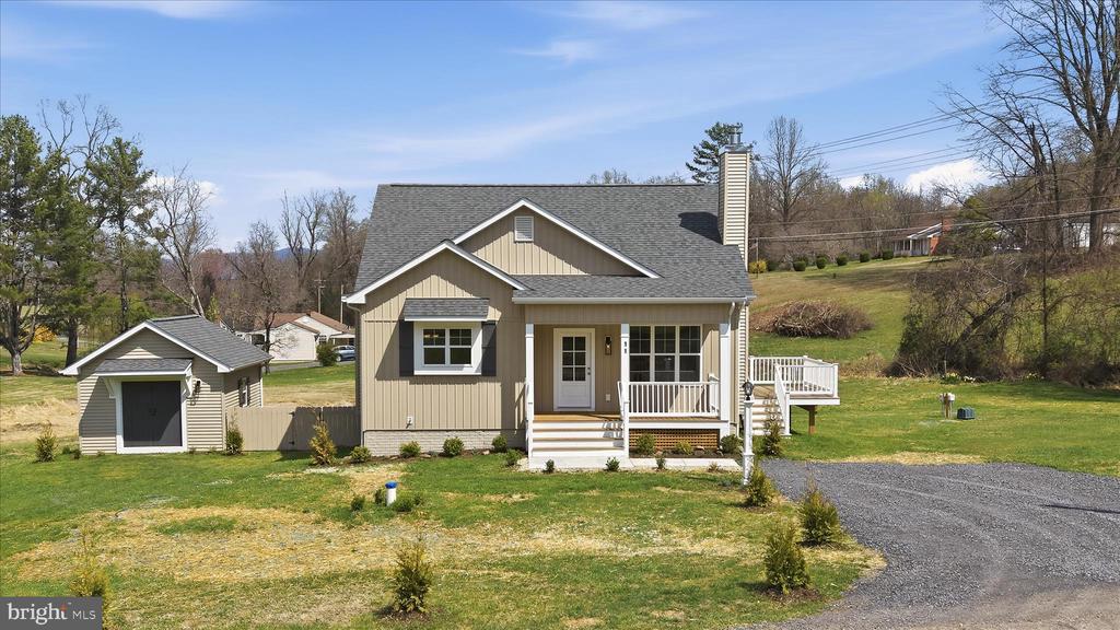 11 SCENIC LANE