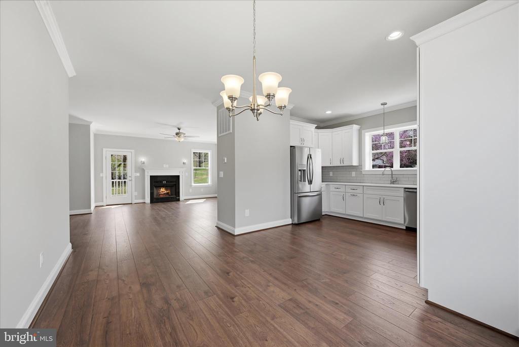 11 SCENIC LANE