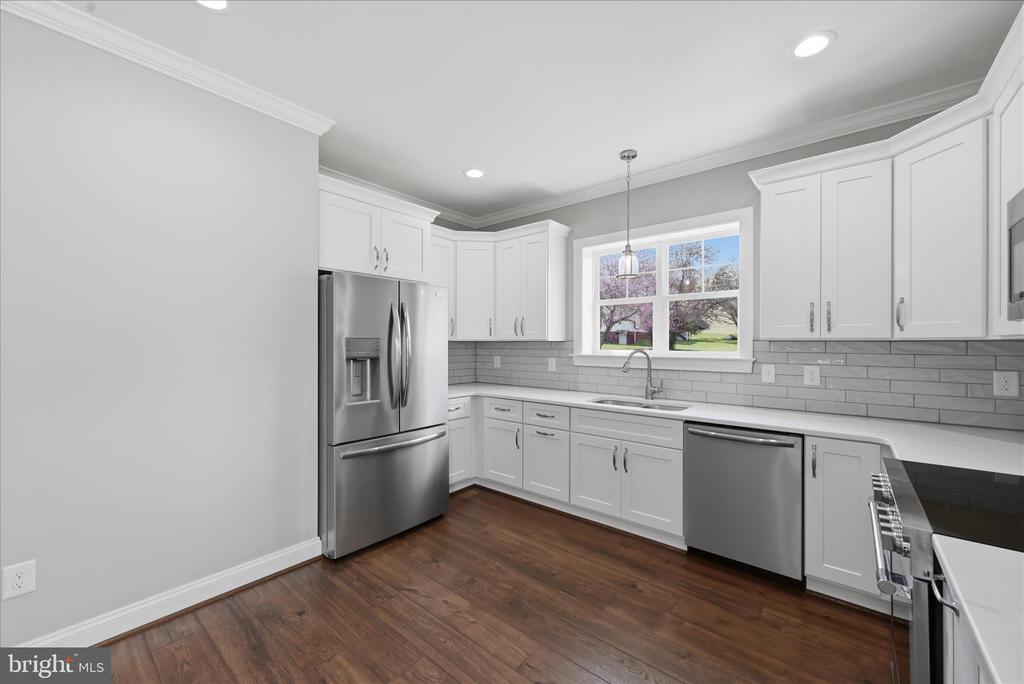 11 SCENIC LANE