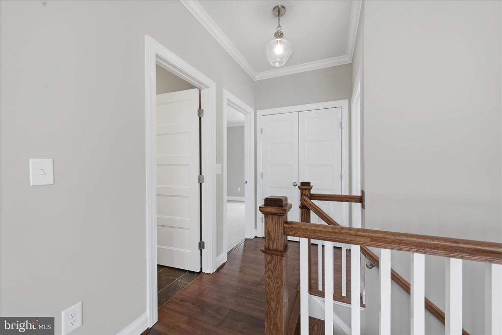 11 SCENIC LANE