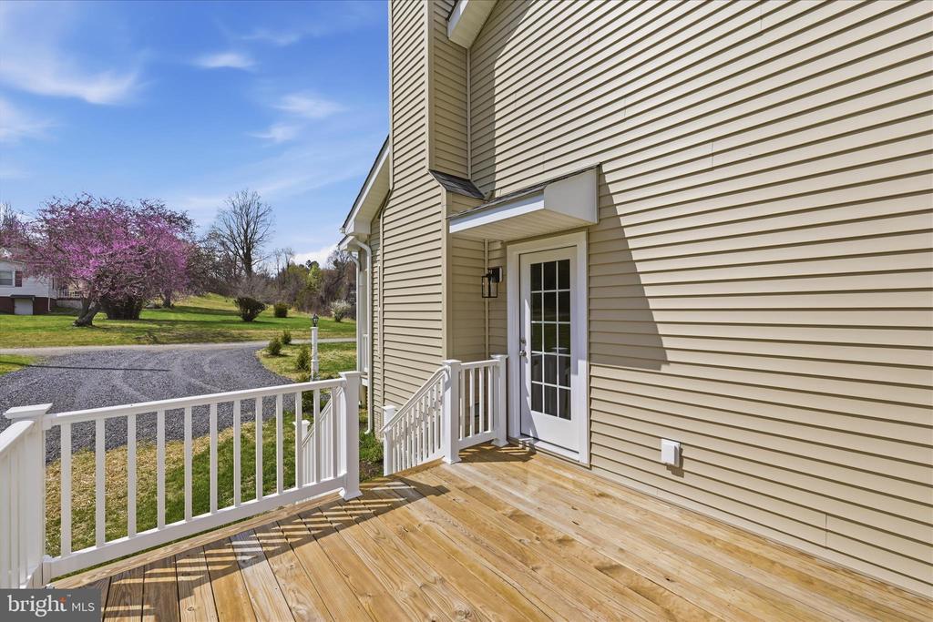11 SCENIC LANE
