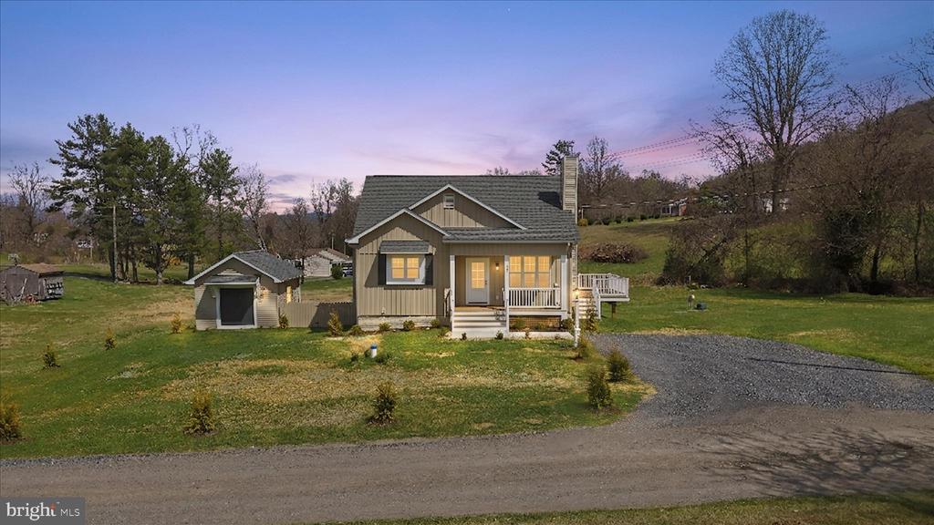11 SCENIC LANE